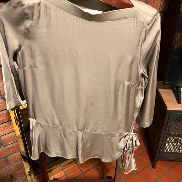 Yaya 100% silk like new condition size M blouse - Picture 2 of 6